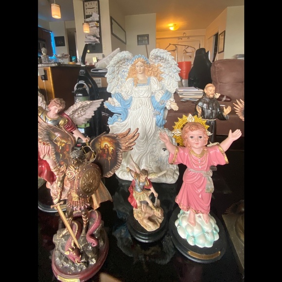 Collection of  angels and saints statues - vintage, antique, and modern - Picture 9 of 15